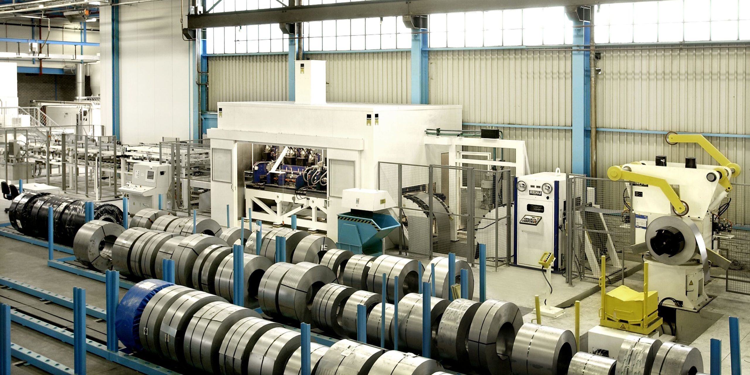 Được sản xuất bằng robot tự động 100% trên dây chuyền khép kín hiện đại nhất thế giới, tự động hóa từ khâu thiết kế đến sản xuất và đóng gói đơn hàng